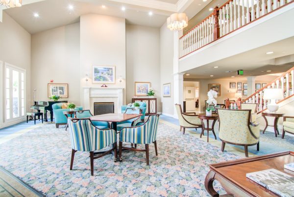 A wider view of the lobby, with additional chairs and tables