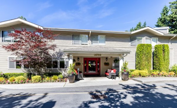 The main entrance of Aegis Living Lynnwood