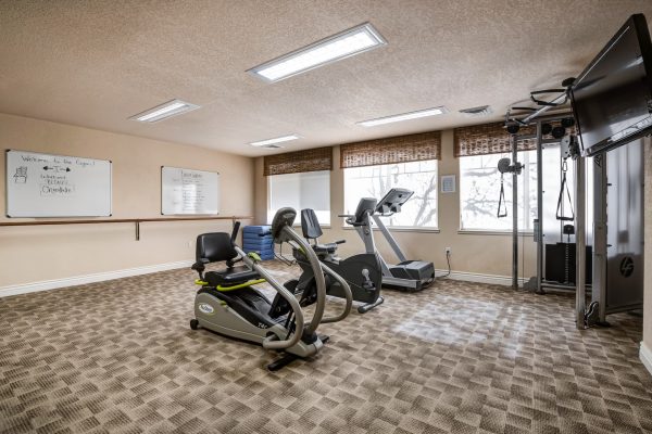 A workout room with exercise machines