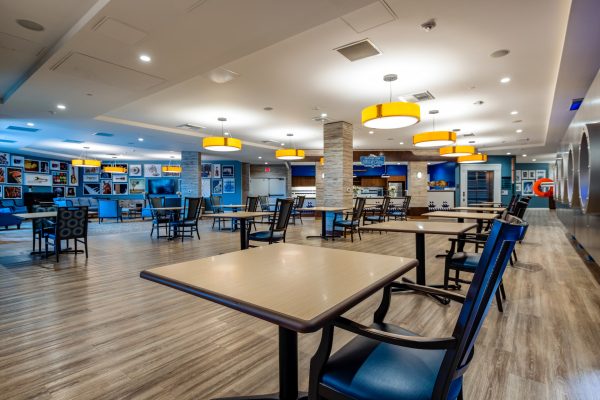 A large room with single-person tables and chairs